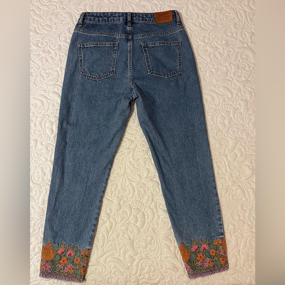 Floral detailed high-rise ripped mom style jean - Picture 3 of 4